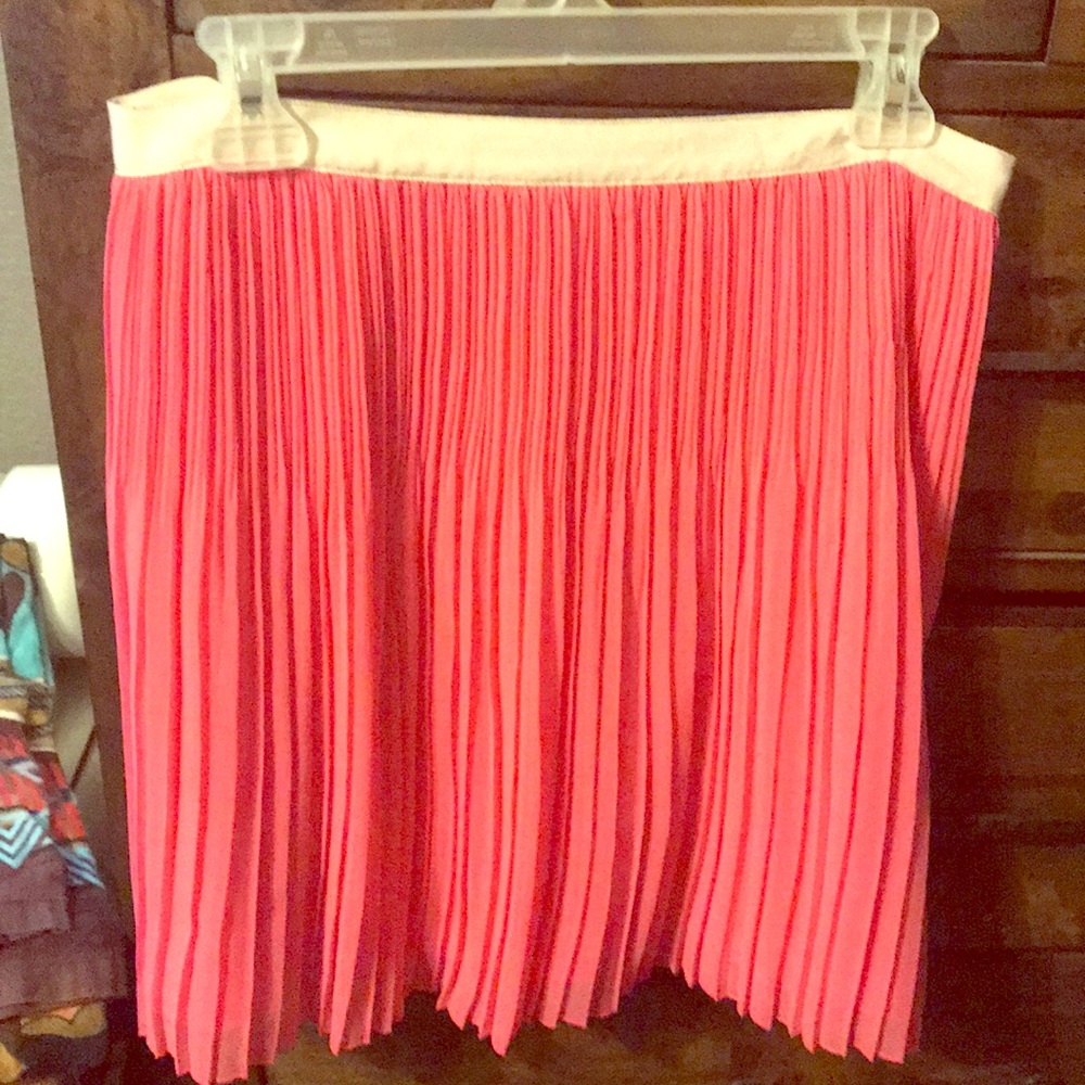 Pink pleated skirt